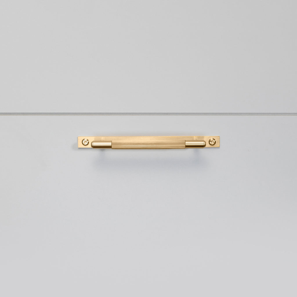 Pull Bar / Plate / Medium / Linear / Brass